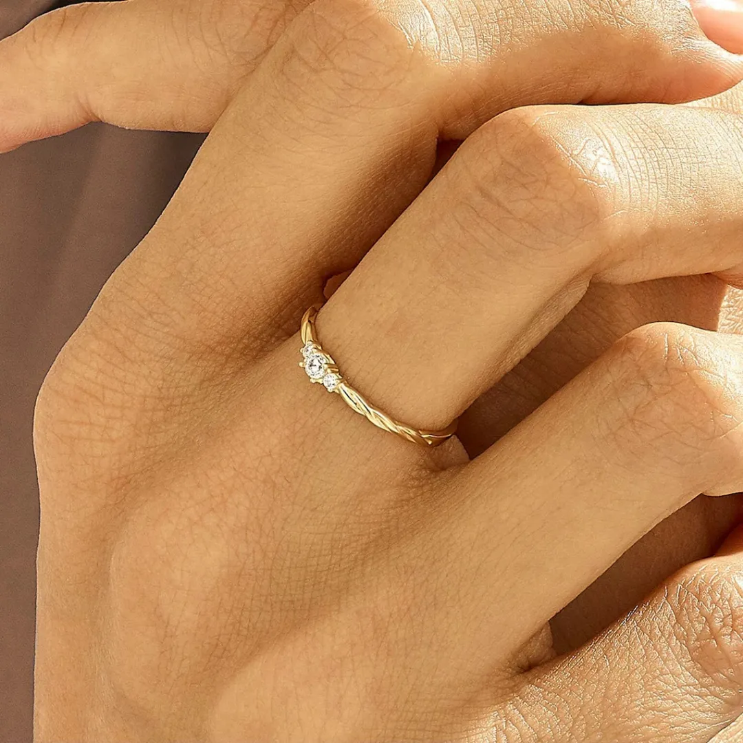 /public/photos/live/Moissanite Diamond Minimal Twisted Ring 1106 (3).webp